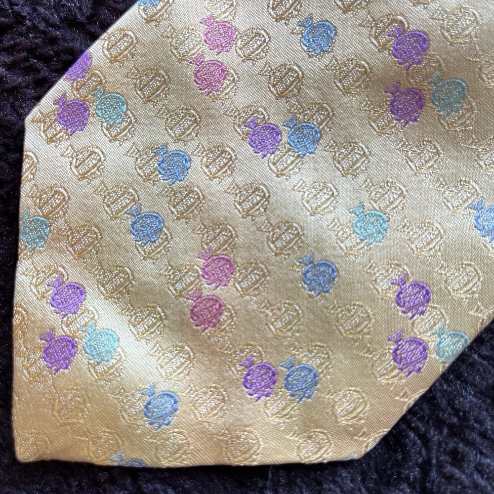 Tommy Bahama Yellow Fish Silk Neck Tie USA 4"‎ X 56"